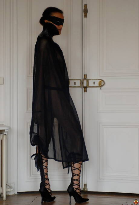 Louis De Mirabert are pleased to offer you a free pics featuring Angelique demonstrating beautiful form